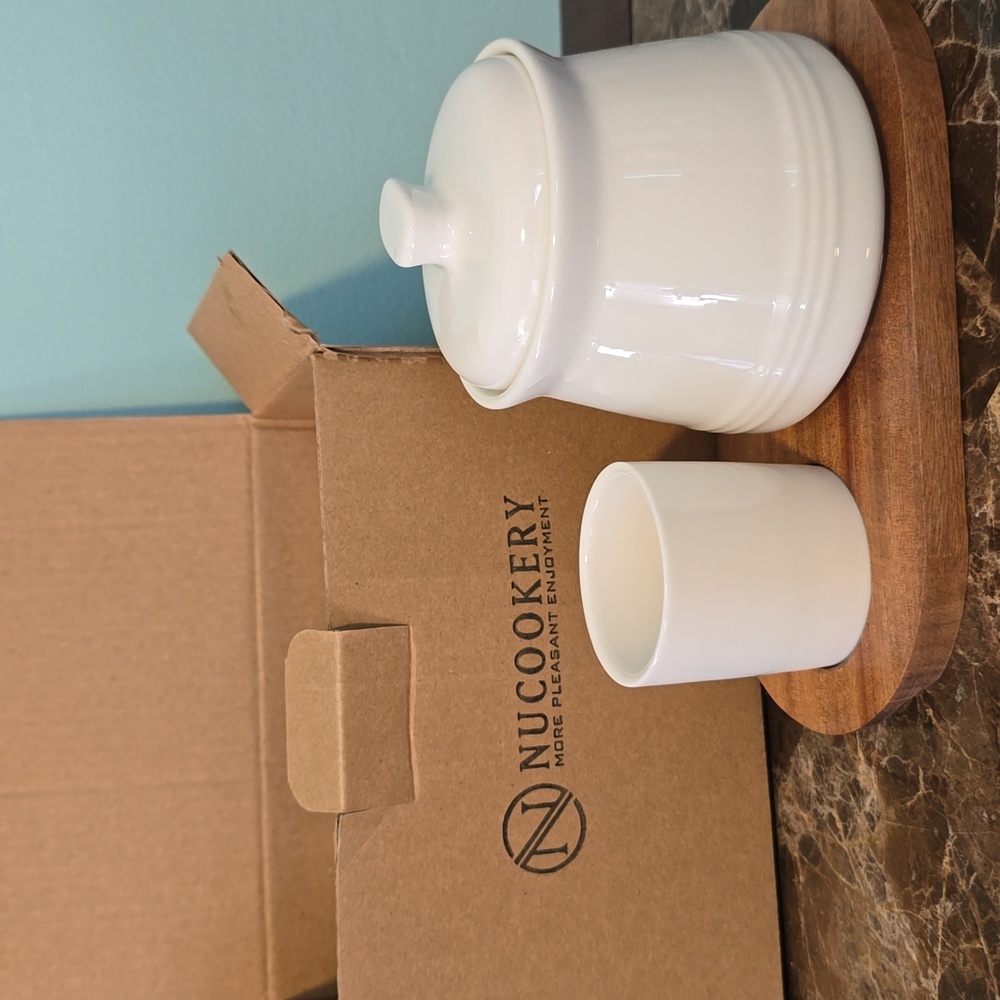 Nucokkery milk and sugar set